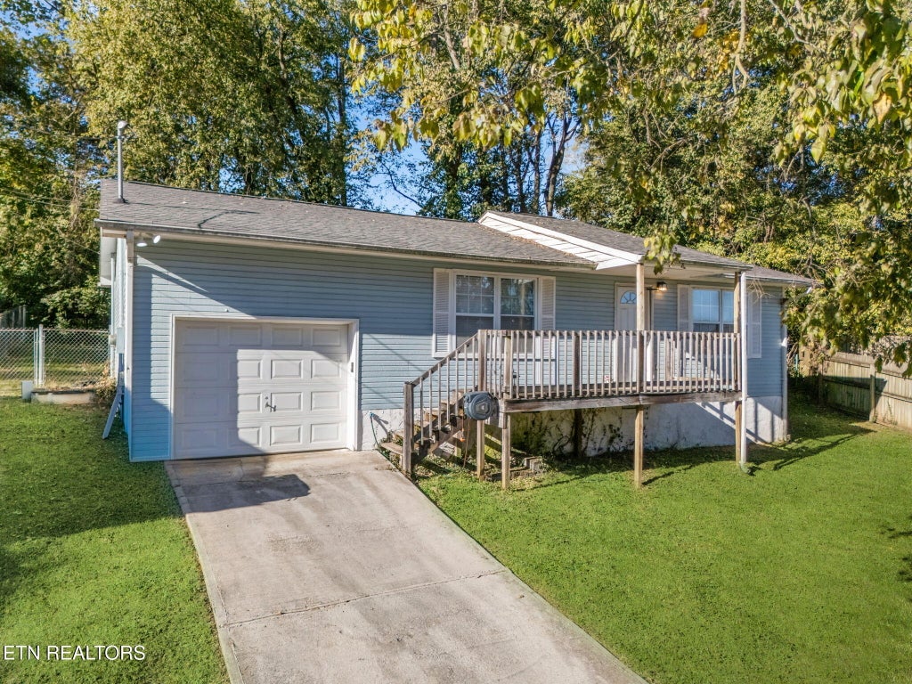 Photo of 5115 Lincoln Drive, Knoxville, TN 37914 (MLS # 1360581)
