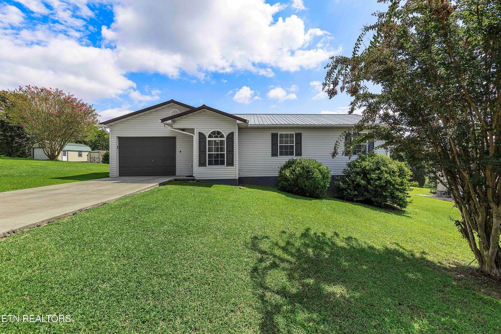 Photo of 114 Anderson St, Sweetwater, TN 37874 (MLS # 1314521)
