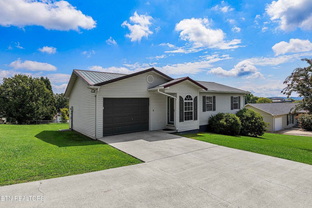 Photo of 114 Anderson St, Sweetwater, TN 37874 (MLS # 1314521)