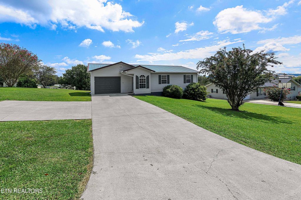 Photo of 114 Anderson St, Sweetwater, TN 37874 (MLS # 1314521)