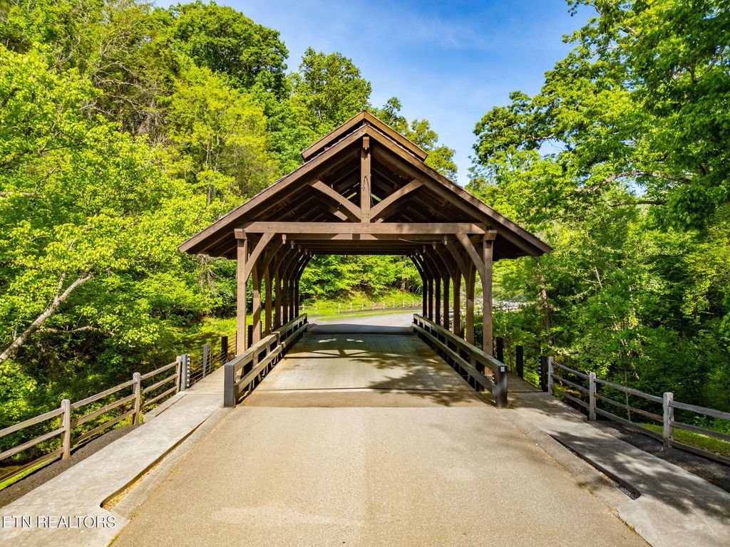 Photo of 2209 Viewcrest Lane, Knoxville, TN 37932 (MLS # 1339061)