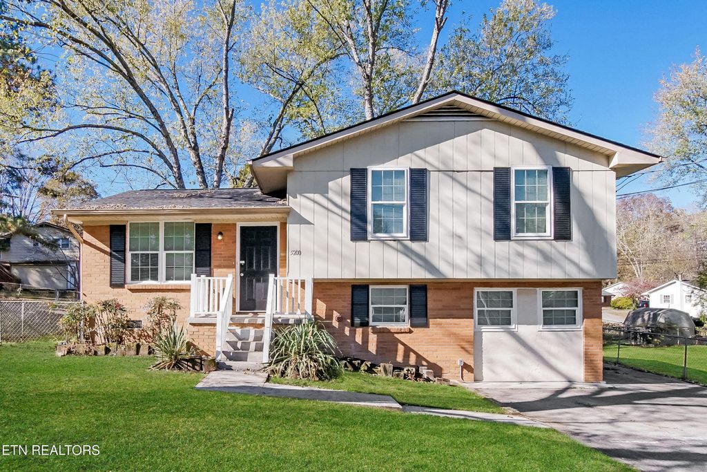 Photo of 5200 Foxwood Rd, Knoxville, TN 37921 (MLS # 1291326)