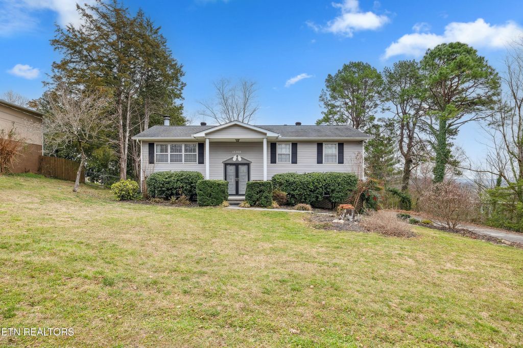 Photo of 12208 W Kings Gate Rd, Farragut, TN 37934 (MLS # 1293810)