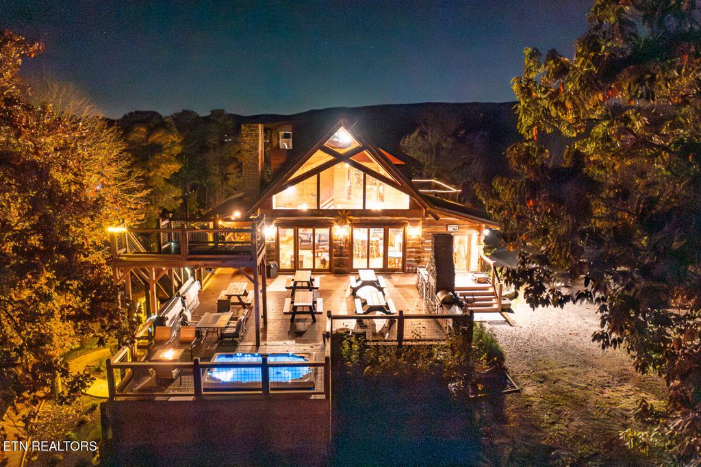Photo of 3309 Lonesome Pine Way, Sevierville, TN 37862 (MLS # 1316237)