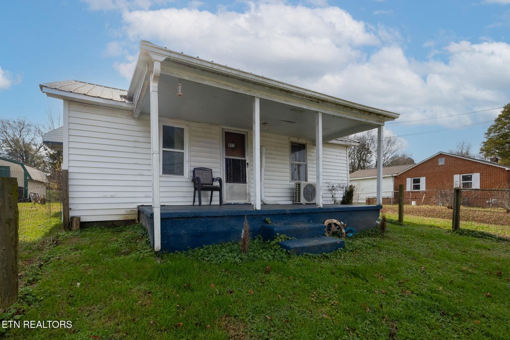Photo of 805 Childress Ave, Sweetwater, TN 37874 (MLS # 1323903)