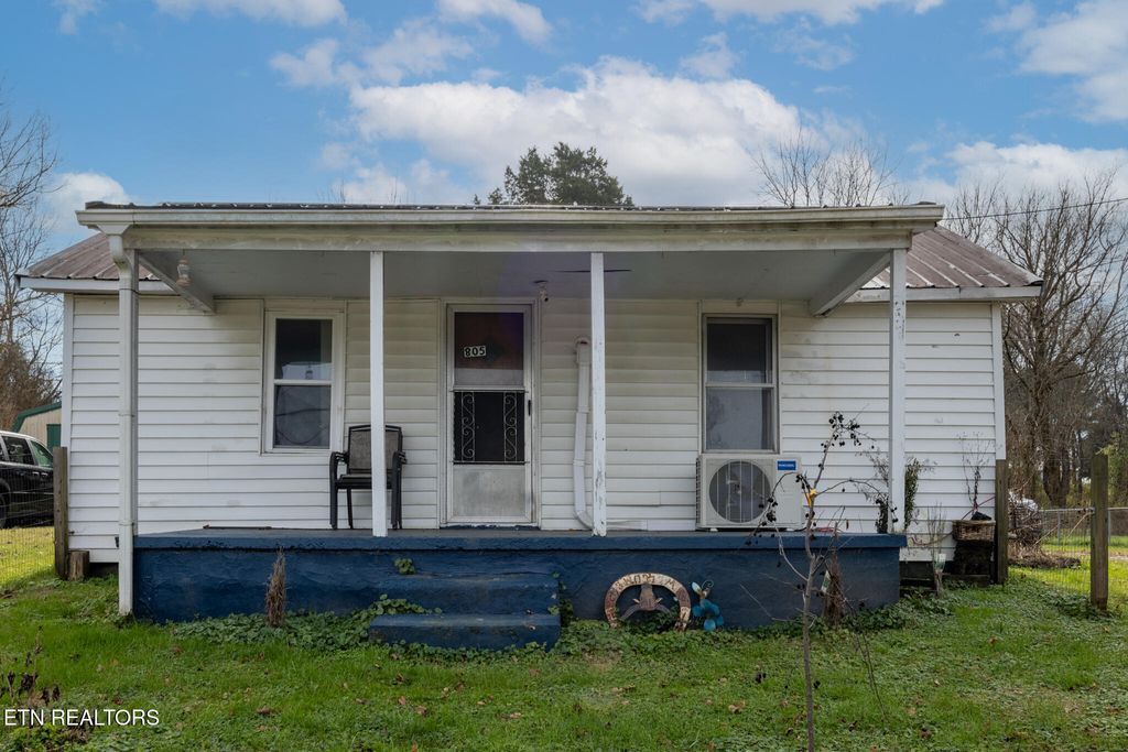 Photo of 805 Childress Ave, Sweetwater, TN 37874 (MLS # 1323903)