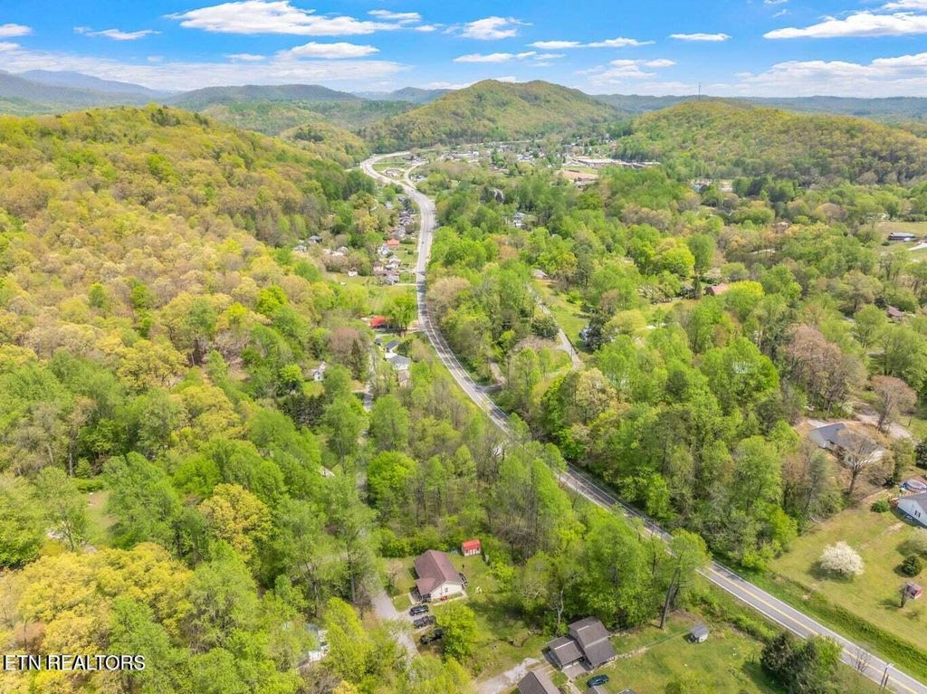 Photo of 12 Hen Valley Rd, Oliver Springs, TN 37840 (MLS # 1304984)