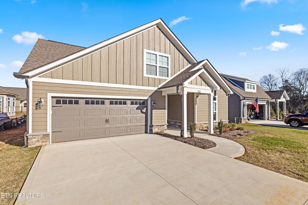 Photo of 511 Chestnut Place, Loudon, TN 37774 (MLS # 1316424)