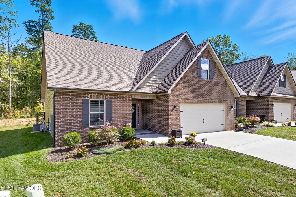 Photo of 7328 Willow Path Ln Ln, Knoxville, TN 37918 (MLS # 1317406)