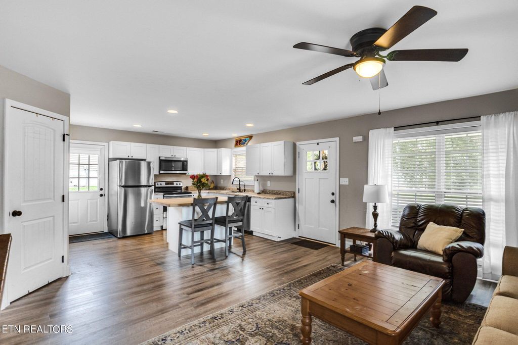 Photo of 278 W Watt St, Alcoa, TN 37701 (MLS # 1272564)