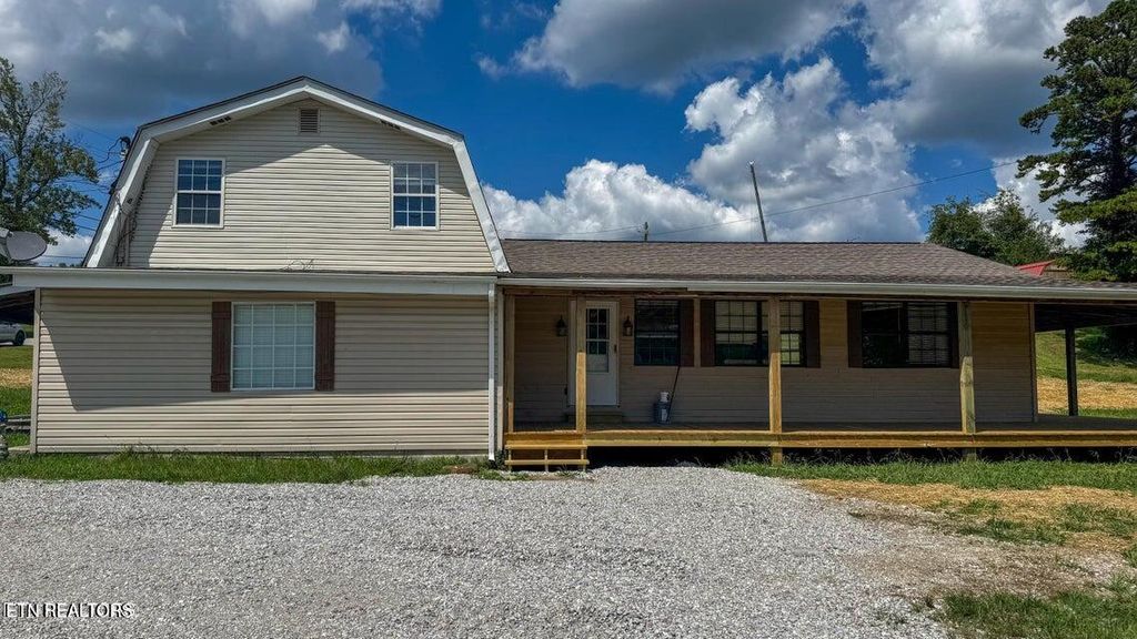 Photo of 942 W Third Ave, Oneida, TN 37841 (MLS # 1325825)