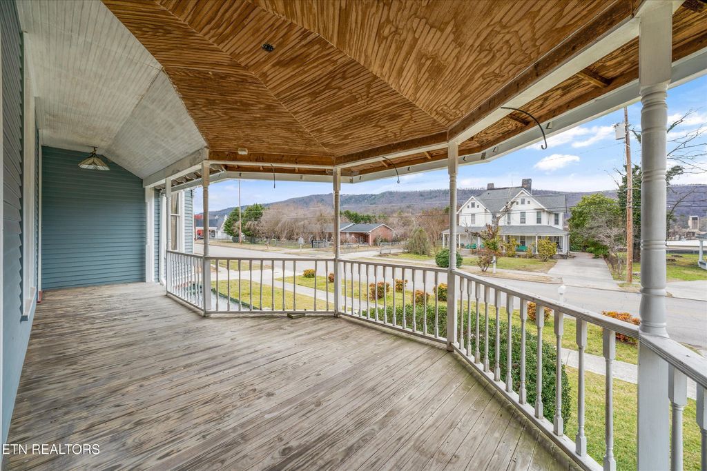 Photo of 116 N Kingston Ave, Rockwood, TN 37854 (MLS # 1289526)