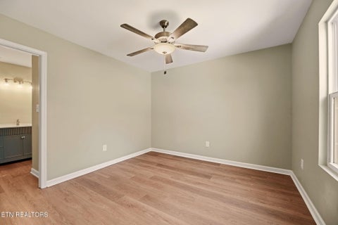 Tiny photo for 136 California Ave, Oak Ridge, TN 37830 (MLS # 1330253)