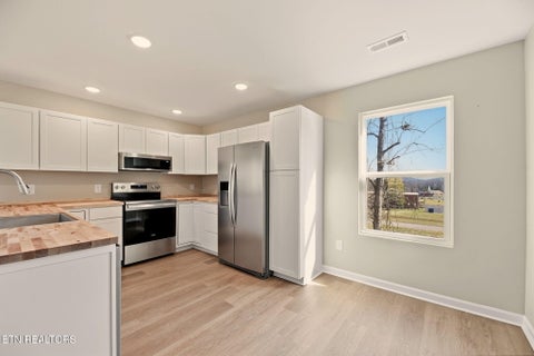 Tiny photo for 136 California Ave, Oak Ridge, TN 37830 (MLS # 1330253)