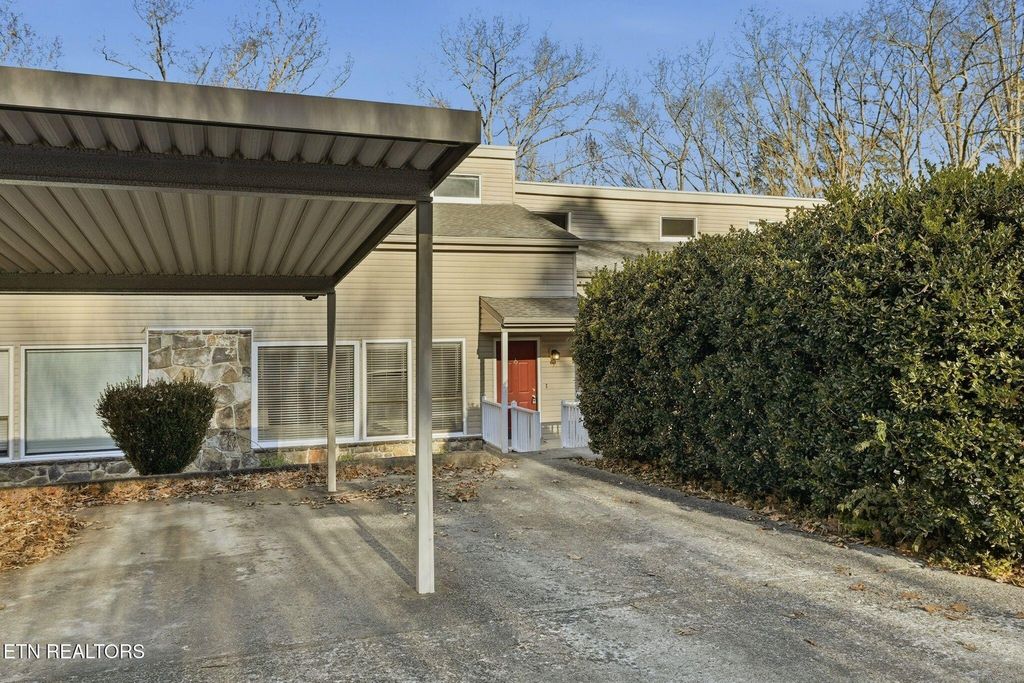 Photo of 153 Hendrix Drive, Oak Ridge, TN 37830 (MLS # 1325028)