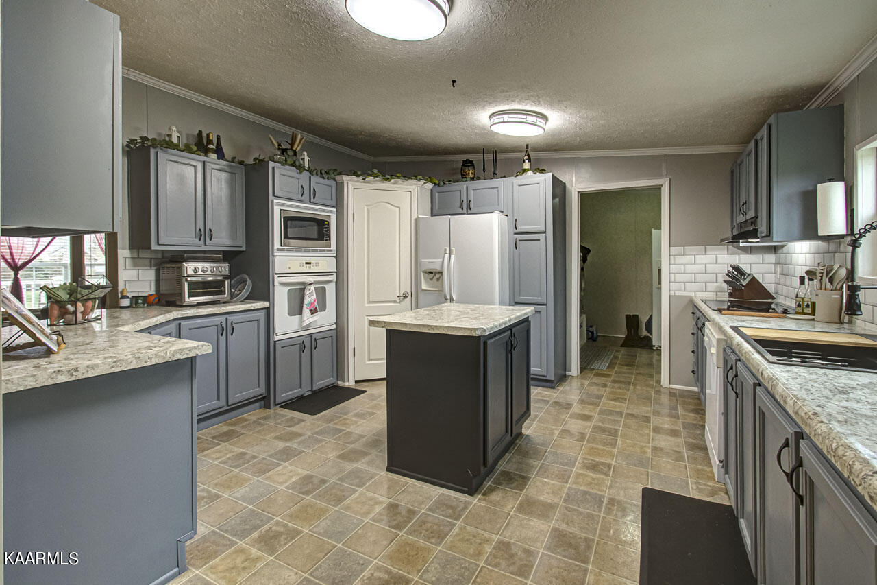 Photo 5 of 36 of 1126 Oakes Vista Way mobile home