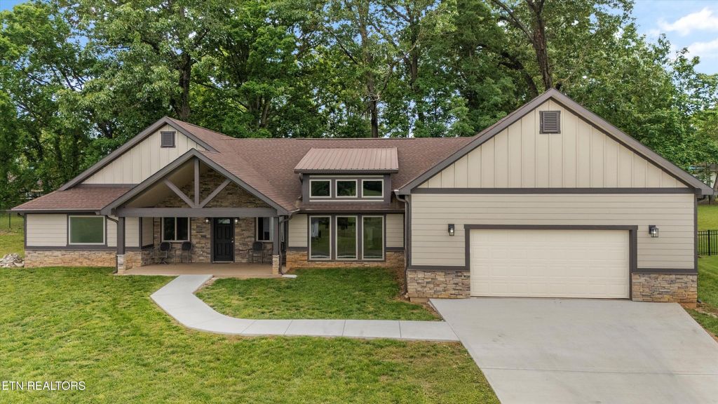 Photo of 354 Fairway Drive, Dandridge, TN 37725 (MLS # 1327465)