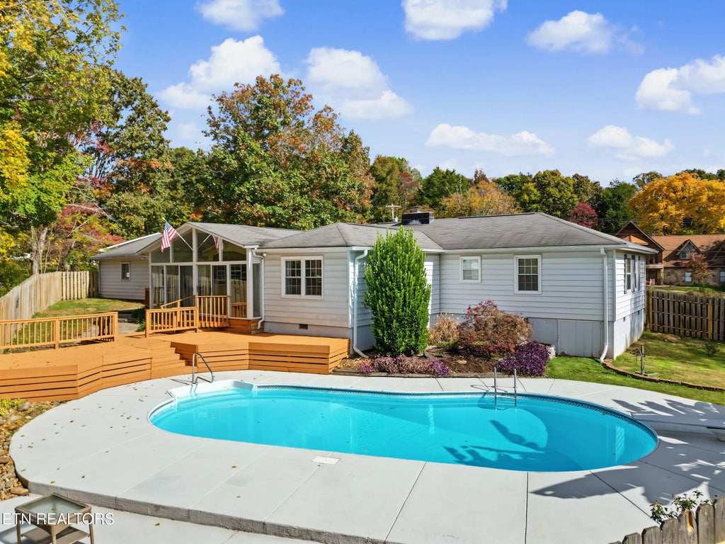 Photo of 8207 Burchfield Drive, Oak Ridge, TN 37830 (MLS # 1360612)