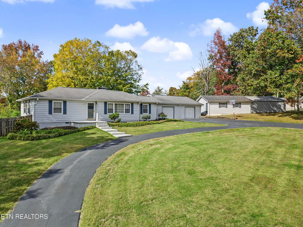 Photo of 8207 Burchfield Drive, Oak Ridge, TN 37830 (MLS # 1360612)