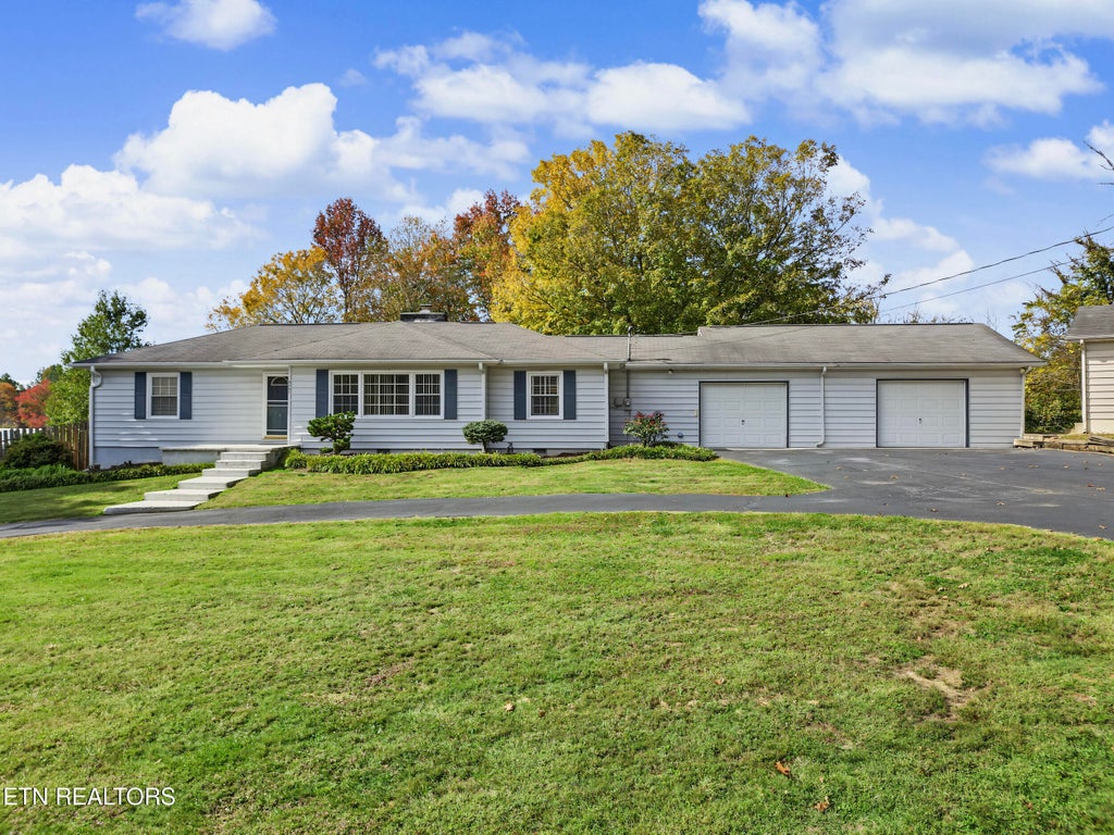 Photo of 8207 Burchfield Drive, Oak Ridge, TN 37830 (MLS # 1360612)