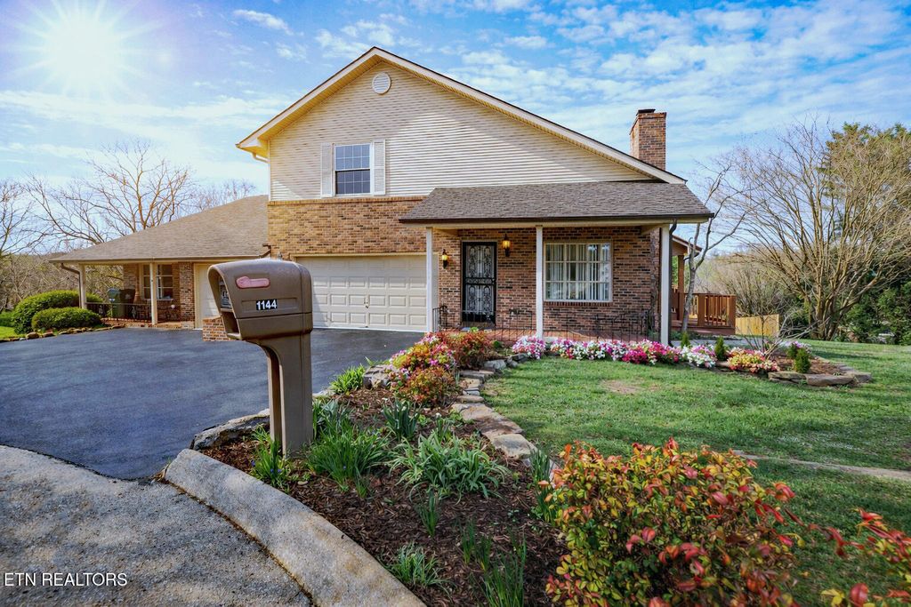 Photo of 1144 N Rachaels Circle, Maryville, TN 37804 (MLS # 1333893)