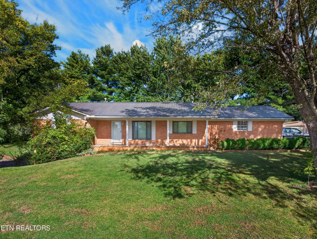 Photo of 1104 Fairview Drive, Dandridge, TN 37725 (MLS # 1358392)
