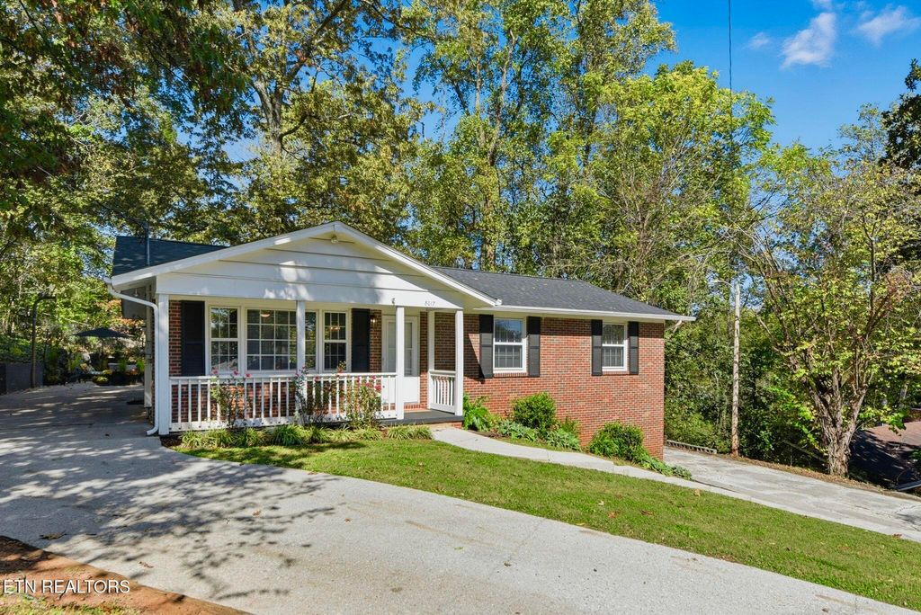 Photo of 8017 Sabre Drive, Knoxville, TN 37919 (MLS # 1319818)