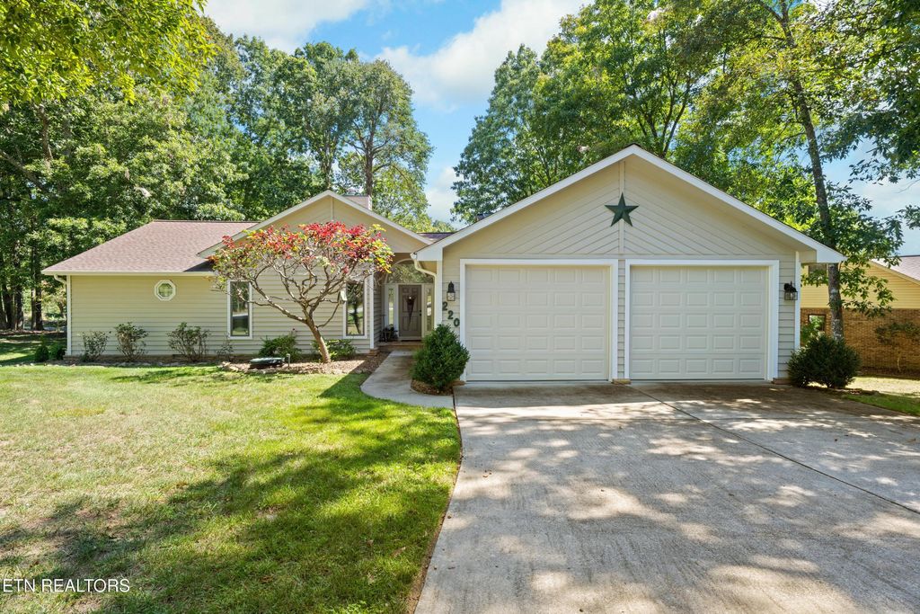 Photo of 220 Catoosa Blvd, Crossville, TN 38558 (MLS # 1315511)