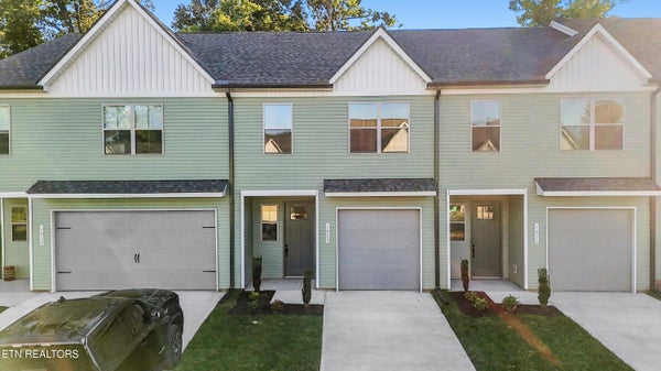 1613 BENNETT VILLAGE DR, MARYVILLE, TN 37804 - Image b557b4e68edd664cb5f24148bf36b7cc/1953729322