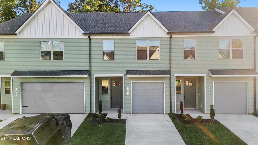 Photo of 1613 Bennett Village Drive, Maryville, TN 37804 (MLS # 1353143)