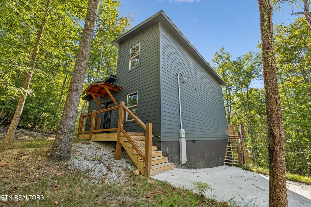 Photo of 733 Country Oaks Lane, LaFollette, TN 37766 (MLS # 1314446)