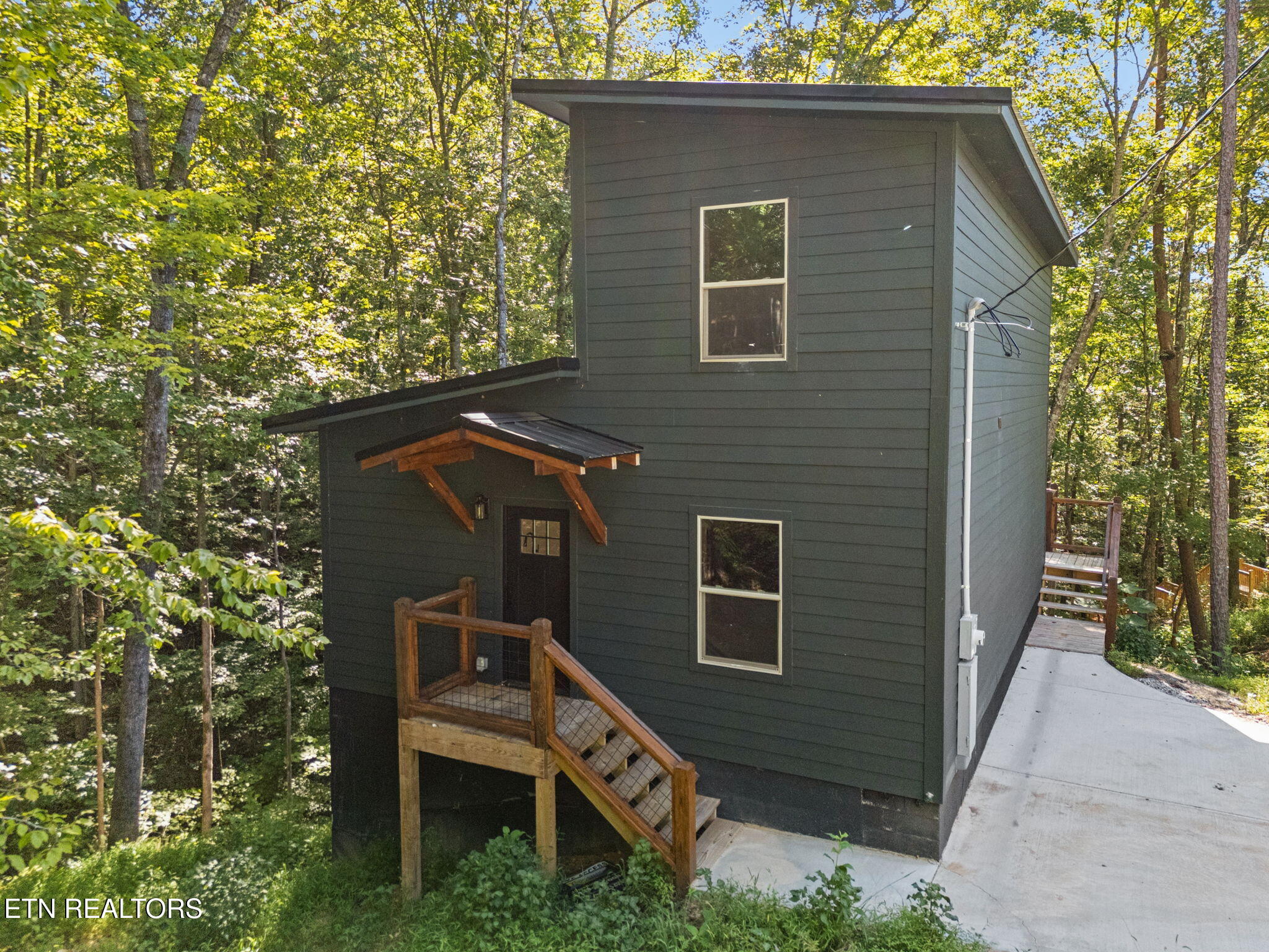 733 Country Oaks Lane