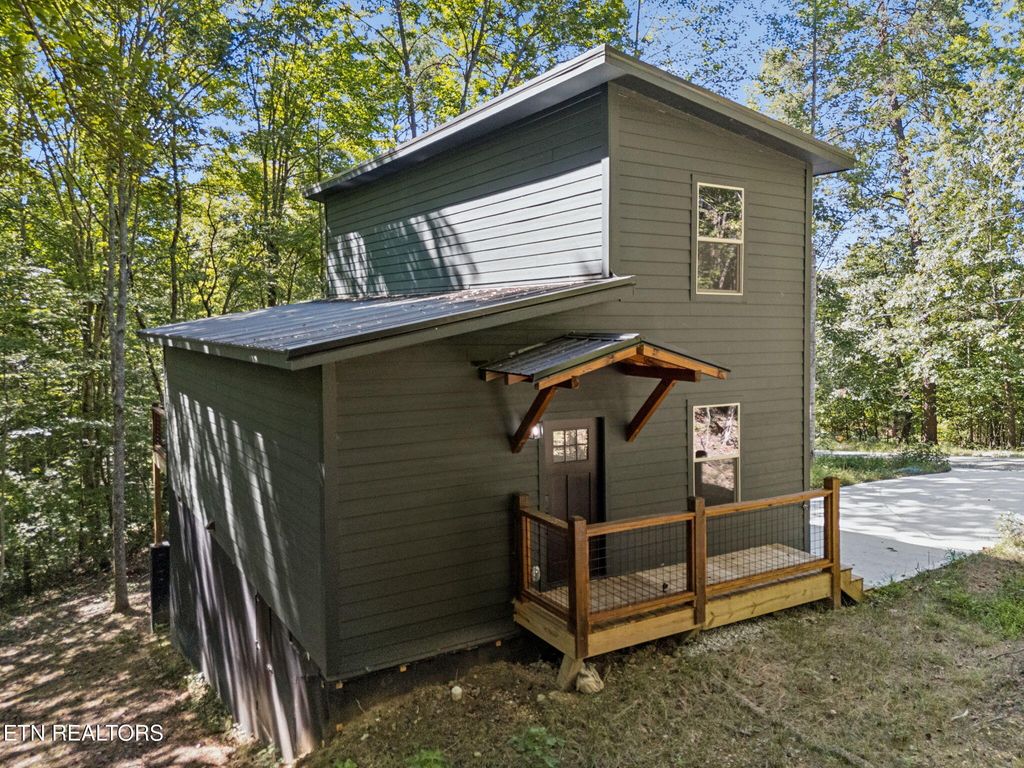 Photo of 733 Country Oaks Lane, LaFollette, TN 37766 (MLS # 1314446)