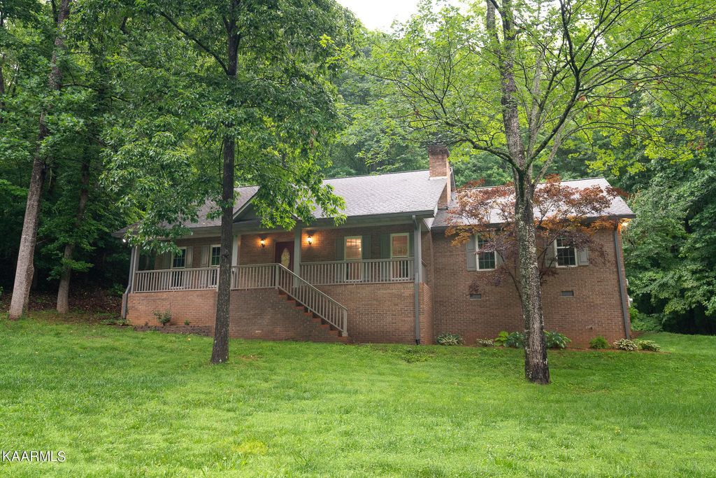 Photo of 3848 Dovefield Court, Louisville, TN 37777 (MLS # 1229669)