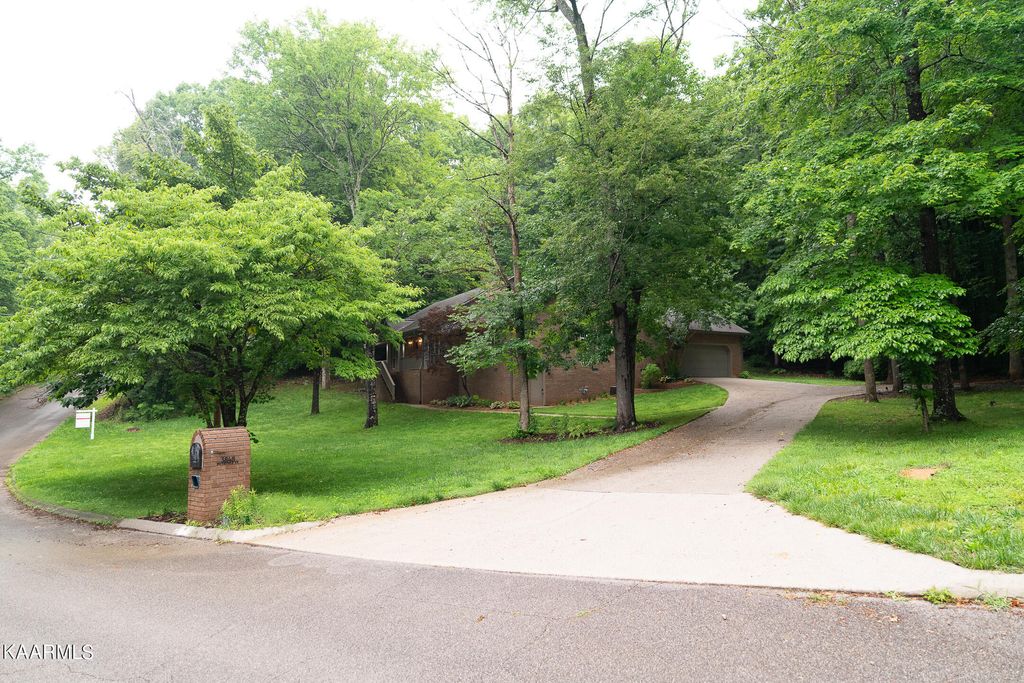 Photo of 3848 Dovefield Court, Louisville, TN 37777 (MLS # 1229669)