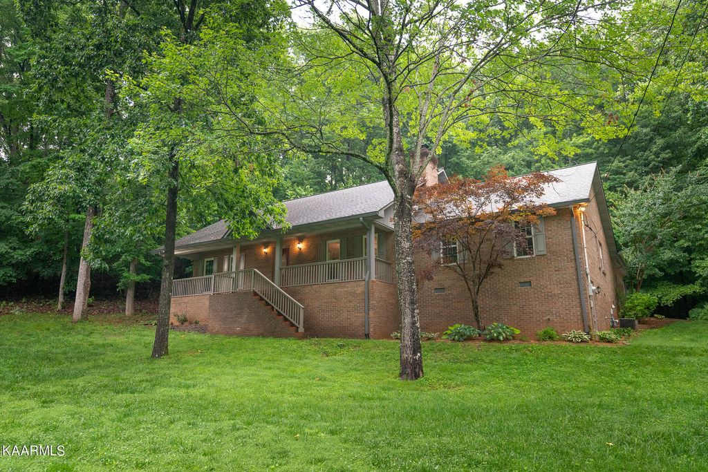 Photo of 3848 Dovefield Court, Louisville, TN 37777 (MLS # 1229669)