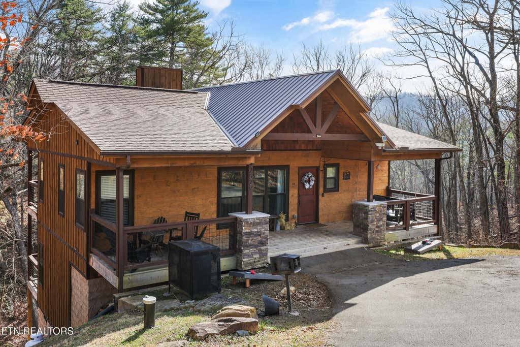 Photo of 2529 Mountain Holly Way, Sevierville, TN 37862 (MLS # 1348859)