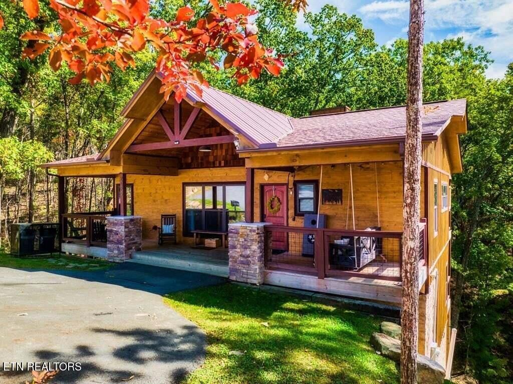 Photo of 2529 Mountain Holly Way, Sevierville, TN 37862 (MLS # 1348859)