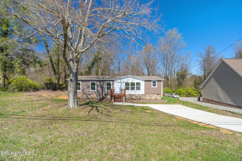 Photo of 456 W Outer Drive, Oak Ridge, TN 37830 (MLS # 1325946)