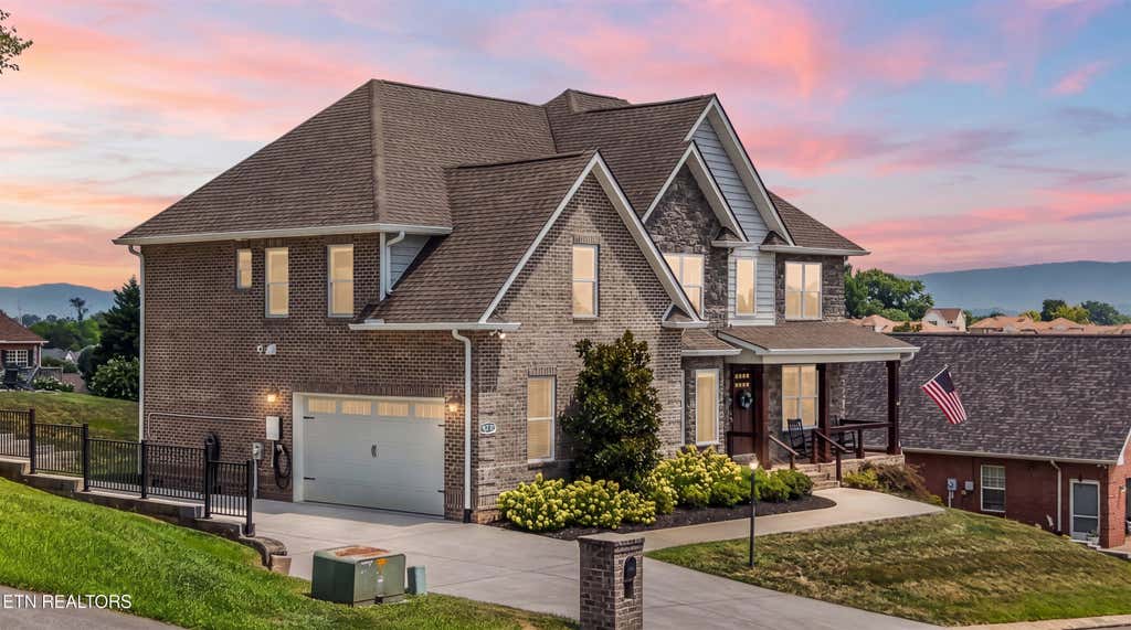 Photo of 427 Royal Oaks Drive, Maryville, TN 37801 (MLS # 1350036)