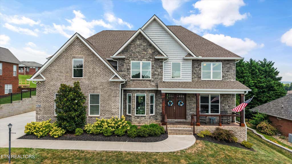 Photo of 427 Royal Oaks Drive, Maryville, TN 37801 (MLS # 1350036)