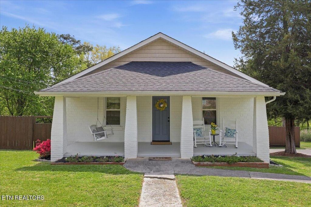 Photo of 1218 Everett Ave, Maryville, TN 37804 (MLS # 1336169)