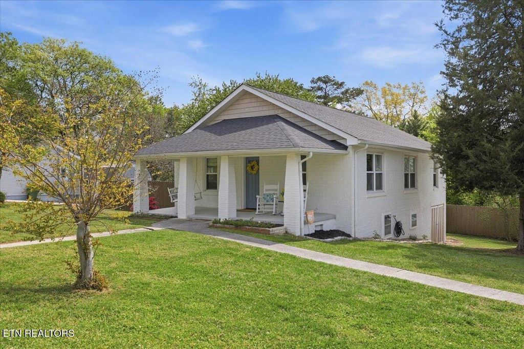 Photo of 1218 Everett Ave, Maryville, TN 37804 (MLS # 1336169)