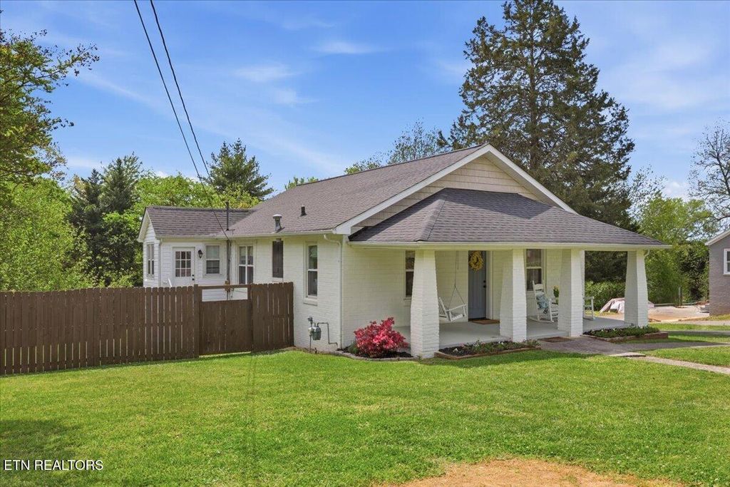 Photo of 1218 Everett Ave, Maryville, TN 37804 (MLS # 1336169)