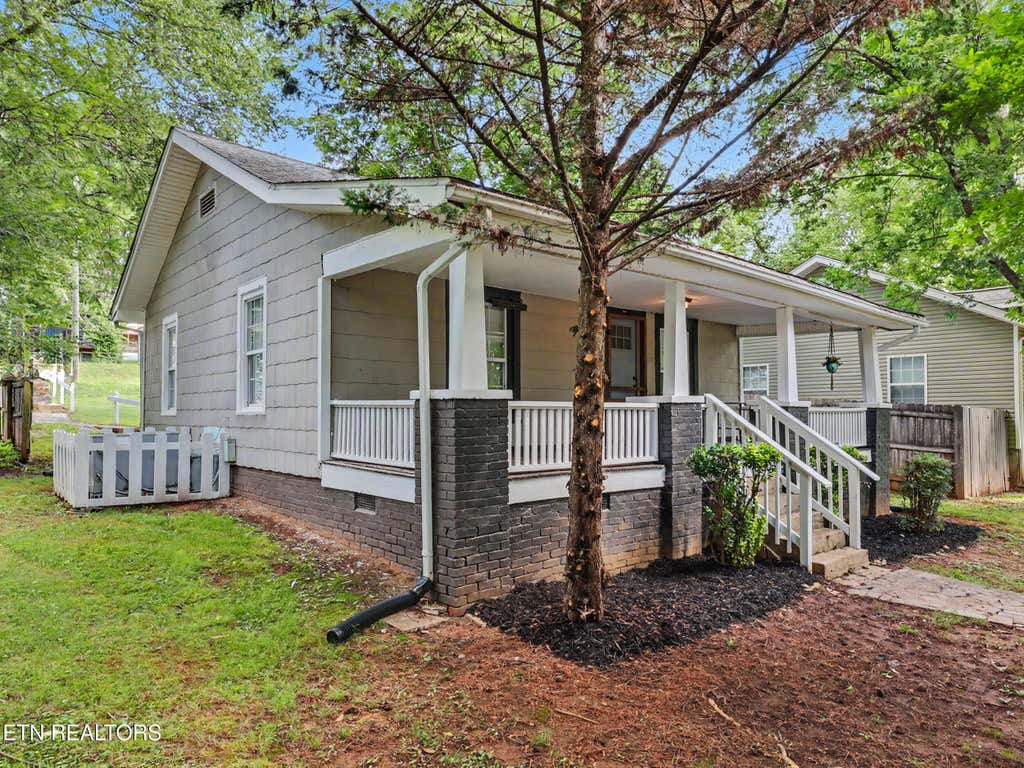 Photo of 2311 Cedar Lane, Knoxville, TN 37918 (MLS # 1348615)