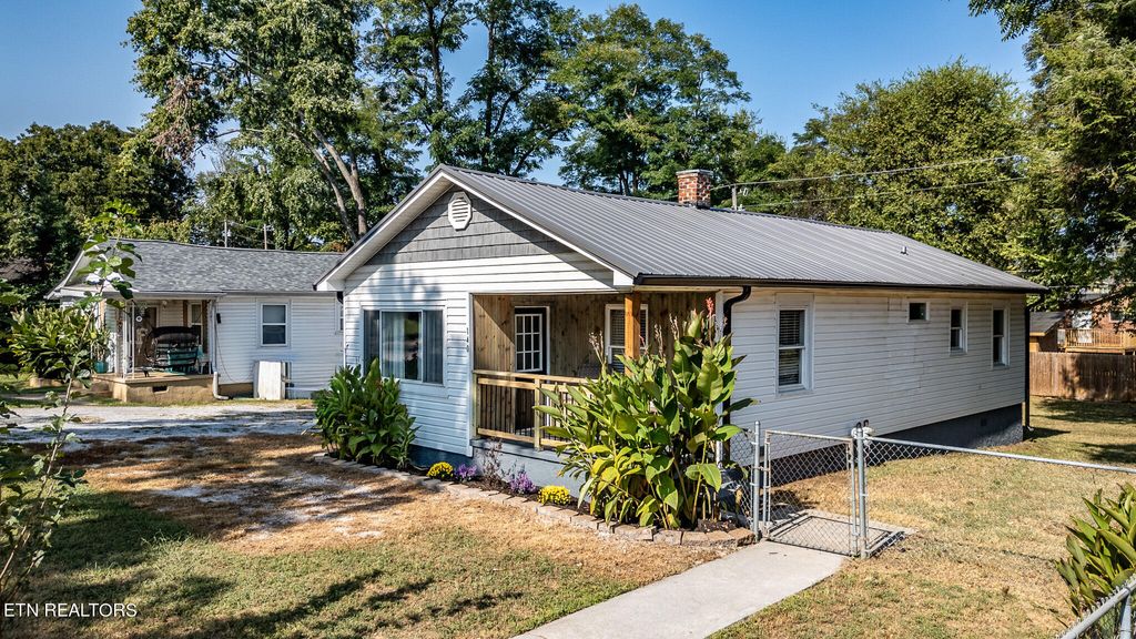 Photo of 140 W Watt St, Alcoa, TN 37701 (MLS # 1276230)