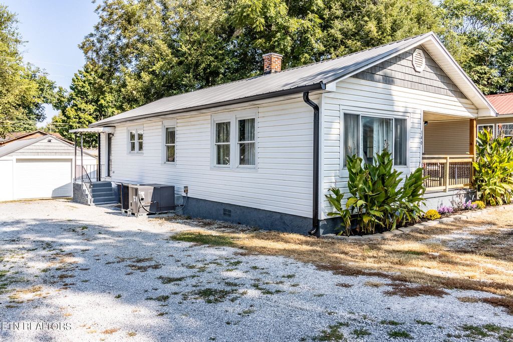 Photo of 140 W Watt St, Alcoa, TN 37701 (MLS # 1276230)