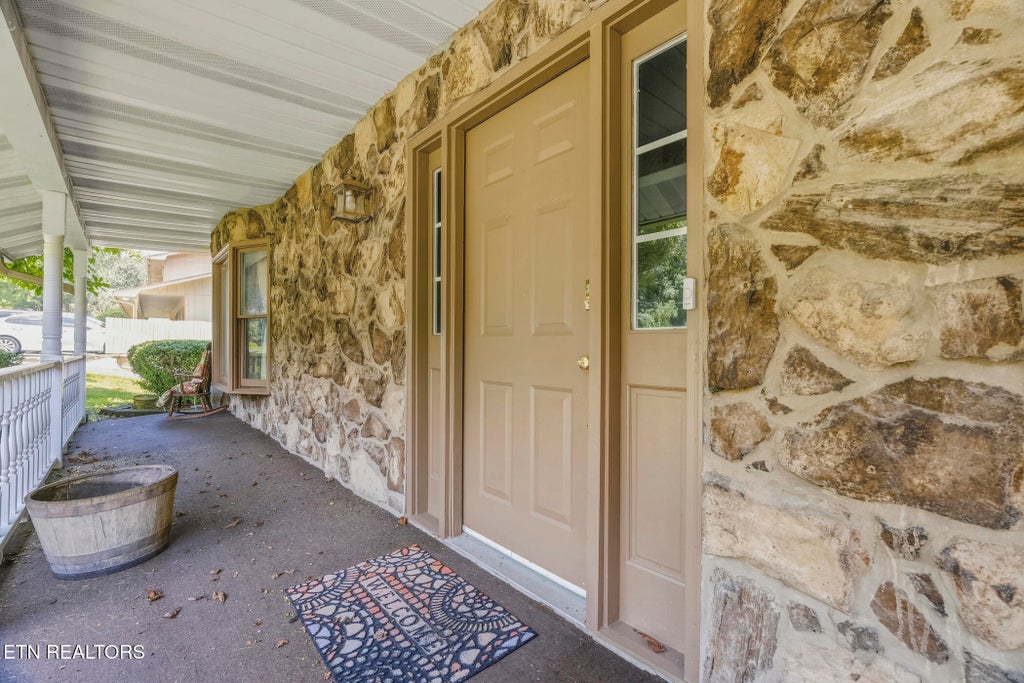 Photo of 117 Garnet Lane, Oak Ridge, TN 37830 (MLS # 1352316)