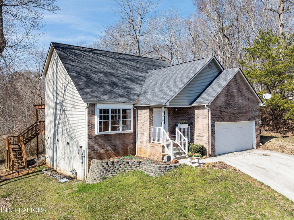 Photo of 1004 Sugar Creek Lane, Knoxville, TN 37920 (MLS # 1330164)