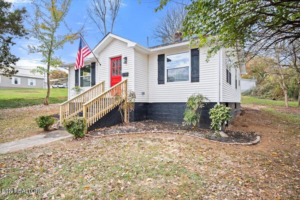 Photo of 1109 N Price St, Sweetwater, TN 37874 (MLS # 1282138)